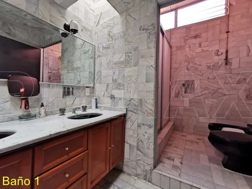 Casa De 215m2t / 347m2c / 4r / 3.5b / 1a / Vigilancia