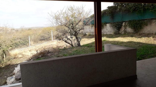 Casa De 3 Dormitorios En Venta En La Estanzuela La Calera