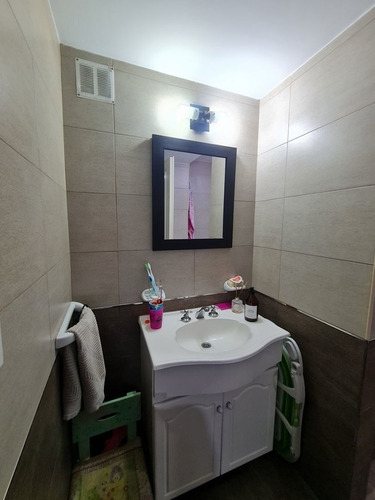 Imagen 10 de 12 de Tapiales! Impecable Depto 3 Amb. Con Cochera. Venta