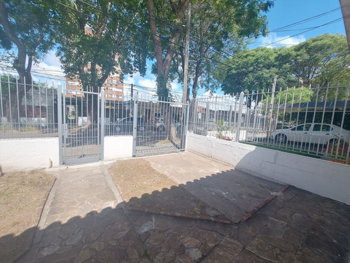 Casa Con Jardin , 2 Dormitorios, Cochera Y Apto Al Fondo