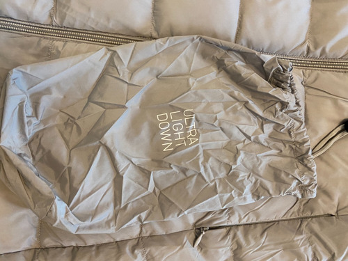 Imagen 4 de 4 de Campera Uniqlo Mujer Gris Talle Xs