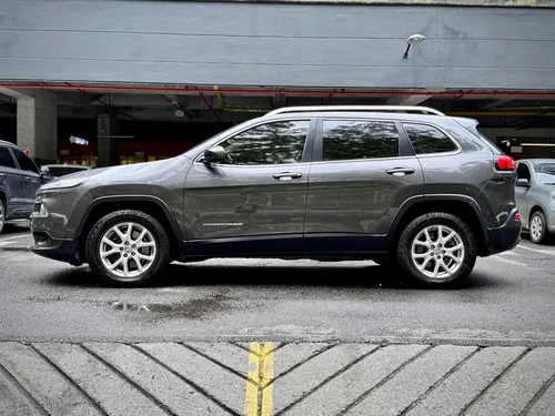 Jeep Cherokee 3.2 Longitude Plus