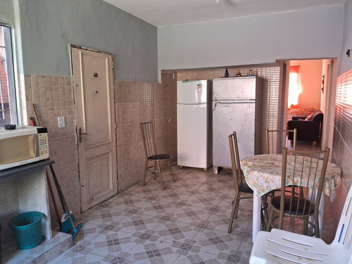 Casa Com 2 Dormitórios E Quintal Grande Na Praia