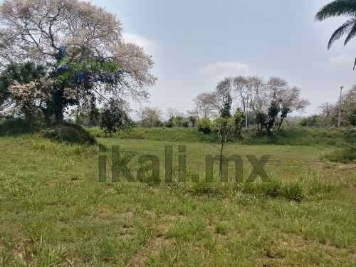 Venta Terreno Junto Autopista México-tuxpan Veracruz. Ubicado Cerca De Zapotal, Entre La Gaza Para Subir Al Puente De Retorno, El Terreno Cuenta Con Una Superficie De 5,700 M², Excelente Ubicación A 