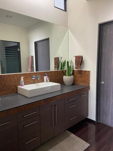 Casa Con Amplia Terraza Residencial Dinastia/san Jerónimo Con En Venta