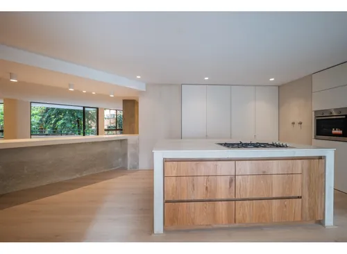 Apartamento De 189 M2 Totalmente Remodelado En La Tomatera, El Poblado