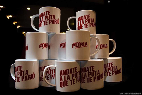 Imagen 3 de 3 de Taza Furia Stand Up - Andate A La P*#% Que Te Parió