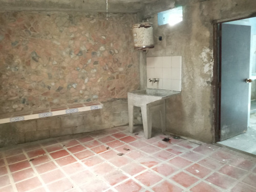 Imagen 10 de 15 de Grupo Inmobiliario Acres 20.2 Alquila Amplia Casa Para Depósito O Negocio En San Antonio De Los Altos Sector El Limón Lv