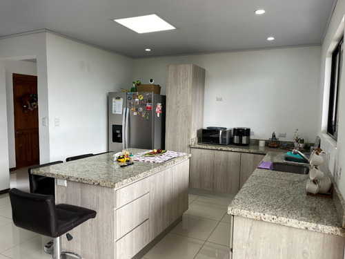 Vendo Casa En Condominio Hacienda El Coyol, Reciente Construcción Y Patio Muy Amplio