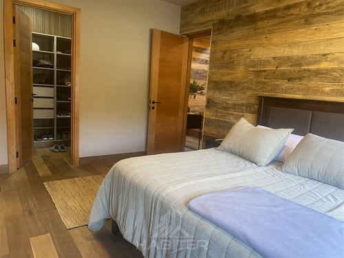 Casa En Venta De 4 Dorm. En Pucón