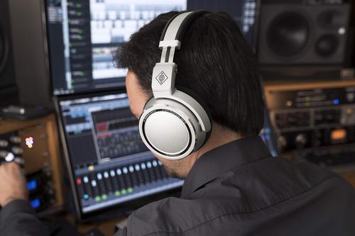 Auriculares De Estudio Neumann Ndh 20 Con Parte Trasera Cerr