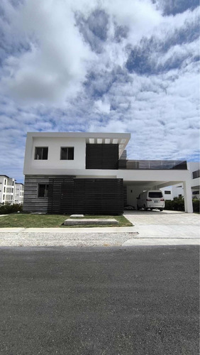 Alquilo Villa De 4 Habitaciones Más Servicio, Línea Blanca