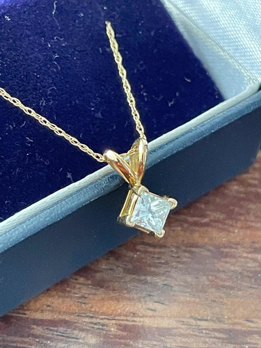 Gargantilla En Oro 14k Con Certificado De Diamante Genuino (Usado)