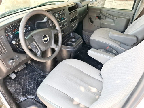 Imagen 9 de 15 de Chevrolet Express 2018 6.0 Ls C 15 Pas At
