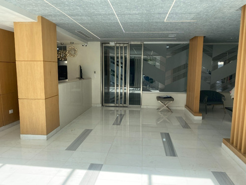 Imagen 3 de 22 de La Esperilla Apto. Nuevo, 3 Hbs, 3 Parqueos, Con Hermosa Vista Al Mar Y A La Ciudad - Área Social Con Lounge Bar Piscina Con Hidroterapia Gimnasio Spa De Masaje Sauna Área Infantil Salón