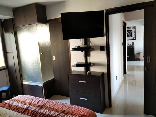 Imagen 10 de 12 de Hermoso Apartamento Remodelado En Res Los Roques // 04128901630
