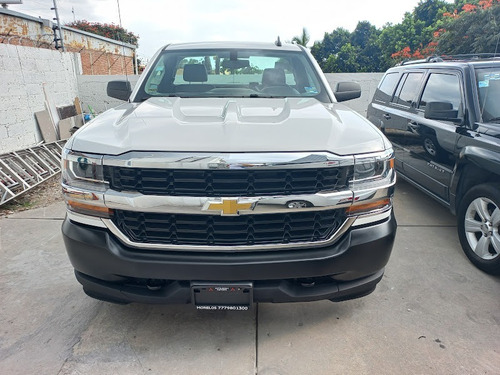 Imagen 2 de 12 de Chevrolet Silverado 1500 Cab Reg 2018