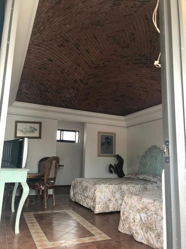Residencia En San Gil, 8 Recamaras, 11 Baños, Alberca, Junto Al Campo De Golf