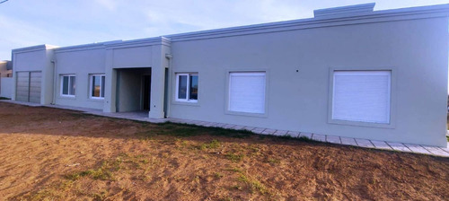 Casa En Venta En Trenque Lauquen, 3 Dormitorios, A Estrenar