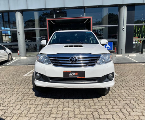 Toyota Hilux SW4 3.0 SRV 4X4 7 LUGARES 16V TURBO INTERCOOLER DIESEL 4P AUTOMÁTICO