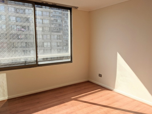 Arriendo Departamento-2 Cuadras Del Metro Santa Lucia 2d/2b