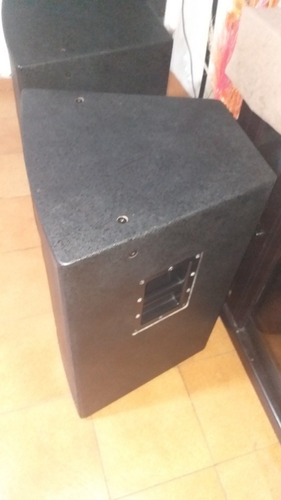 Bafles Yamaha R115 500 Watts Impecables. El Precio Es Por 2
