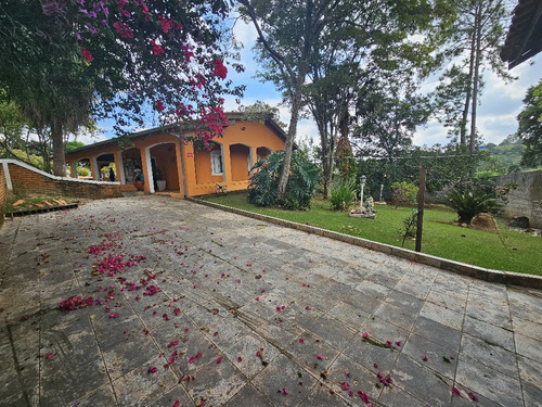 Belíssima Chácara Formada Com 2.400m2
