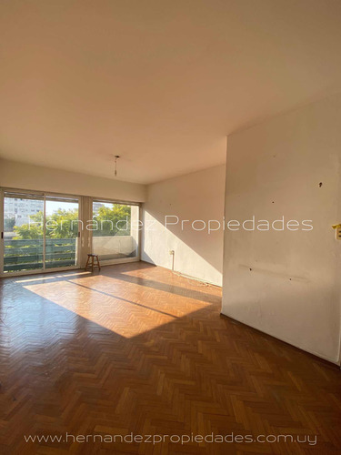 Venta Con Renta 2 Dormitorios Más Servicio. Garage Opcional.