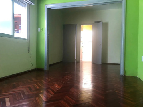 Apartamento Dos Dormitorios. Alquiler. Centro. Gc Gratis 3m
