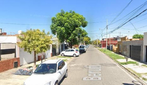 Casa En Venta - 2 Dormitorios 1 Baño - Cochera - 400mts2 - Zárate