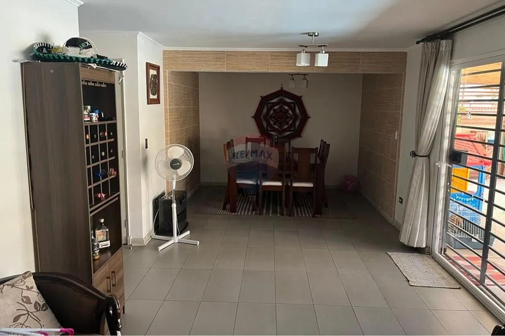 Imagen 3 de 13 de Oportunidad En Buin: Casa Moderna Con Piscina Y Qu