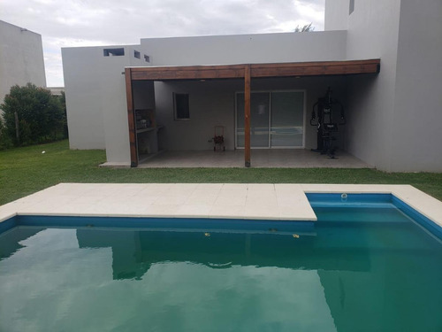 Imagen 2 de 19 de El Cantón, Barrio Puerto - Escobar