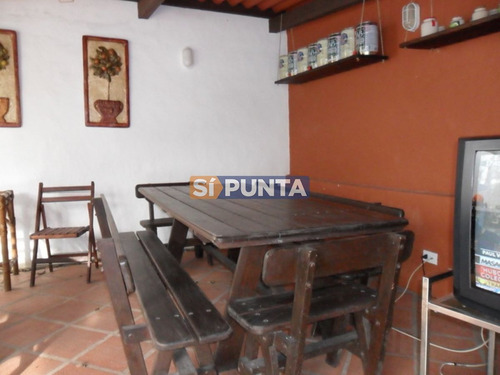 Imagen 25 de 30 de Casa Ubicada En Playa Mansa 6 Dormitorios