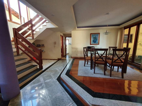 Imagem 6 de 24 de Casa De Dois Pavimentos Com Excelente Planta Em Num Dos Bairros Mais Tranquilos De Vitória - Es - So0002_imv