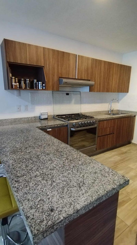 Reestrena Casa Súper Amplia Y Con Excelente Distribución