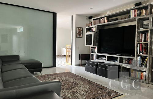 Imagen 9 de 30 de Este Departamento En Realidad Es Una Casa Con Los Beneficios