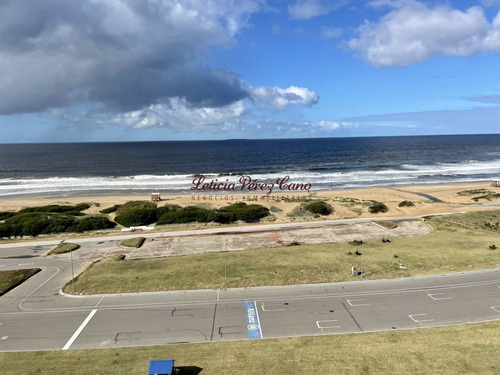 Imagen 2 de 26 de Vendo Apartamento De 1 Dormitorio Y Medio Reciclado En Playa Brava