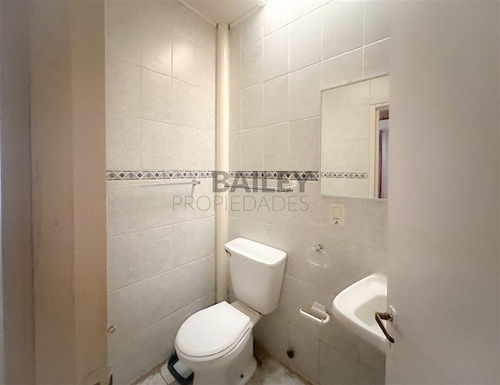 Casa En Venta De 7 Dorm. En Concón