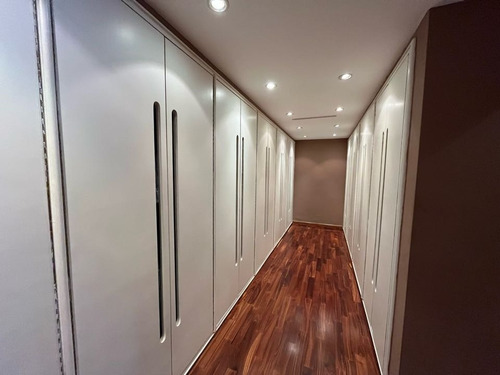 Imagen 17 de 23 de Venta Apartamento Dúplex 480 M2 4h+s/5b+s/5p Los Chorros