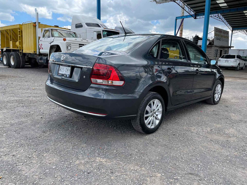 Imagen 3 de 8 de Volkswagen Vento 2017 1.6 Confortline Mt