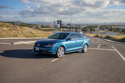 Imagen 2 de 15 de Jetta Sportline Mk Vi 2018 Azul