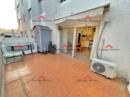 En Venta, Apartamento De 1 Dormitorio Con Amplia Terraza Y Garage, Oportunidad Gastos Bajos