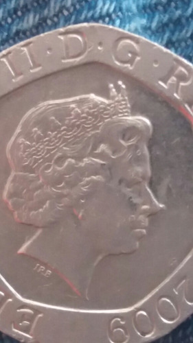 2009 Twenty Pence Error Die Chip Doubled Die Reyna Pinocho. (Usado)