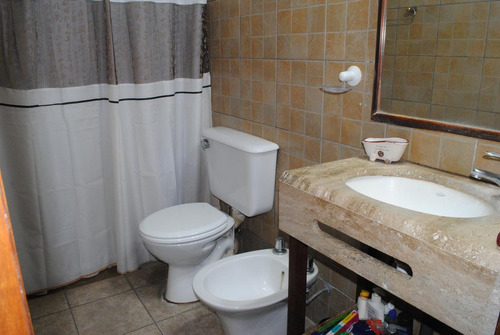 Casa En Venta En Roldan Centro Gran Jardin.