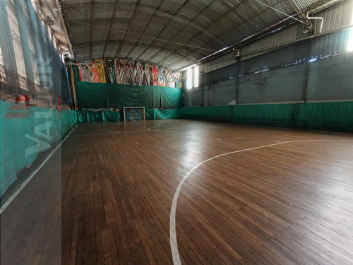 Edificio Comercial - Club/centro De Deportes Con Canchas De Futbol 5, Squash (en Terraza Preparado Para 2 Canchas De Pádel/tenis)