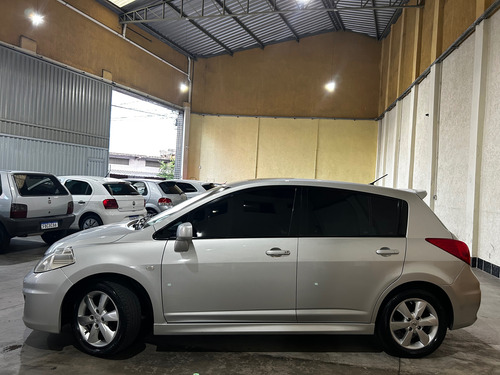Nissan Tiida 1.8 Sl Flex 5p