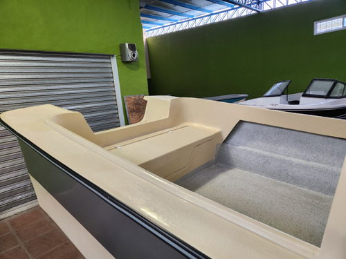 Tracker Cabinado Cuddy 530