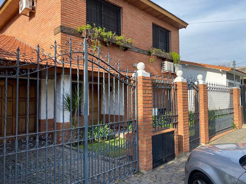 Casa En Venta -lomas De San Isidro