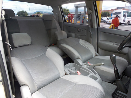 Toyota Hilux 4x2 Doble Cabina