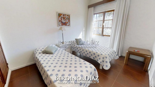 Hermosa Y Muy Amplia Casa En El Clásico Barrio De San Rafael- Ref: 327